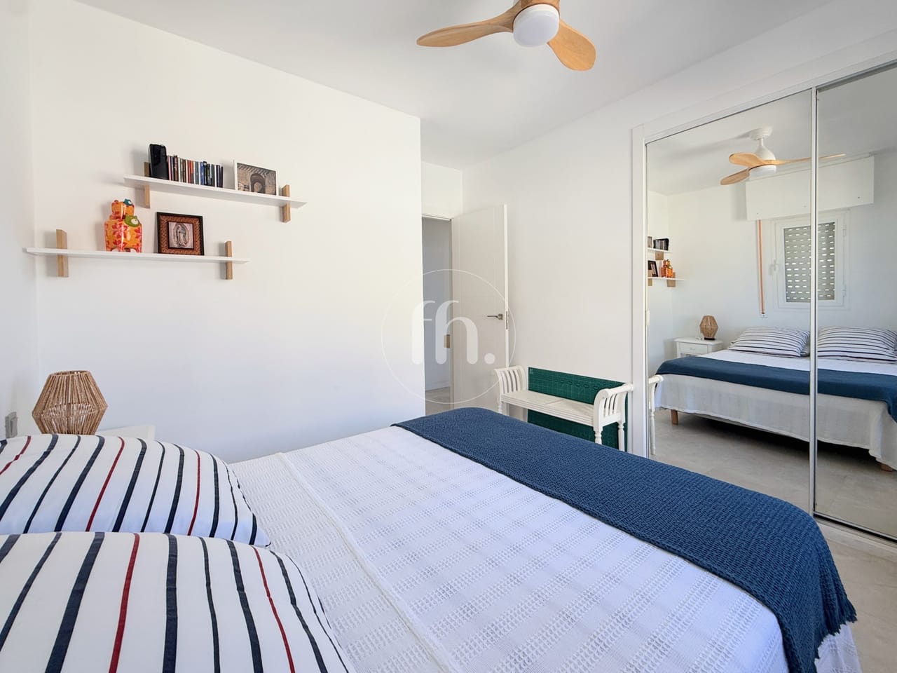 Impresionante Apartamento de Tres Dormitorios en Primera Línea de Playa en Marina Bay, Estepona - Image 22