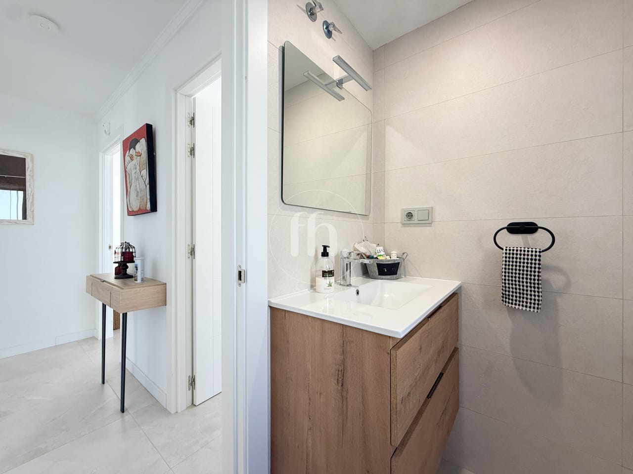 Impresionante Apartamento de Tres Dormitorios en Primera Línea de Playa en Marina Bay, Estepona - Image 23