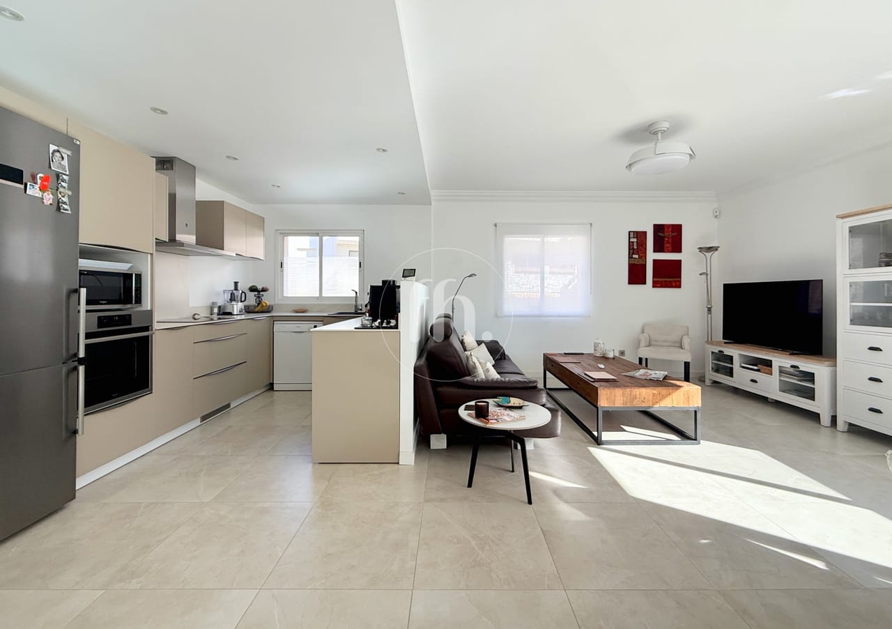 Impresionante Apartamento de Tres Dormitorios en Primera Línea de Playa en Marina Bay, Estepona - Imagen 4