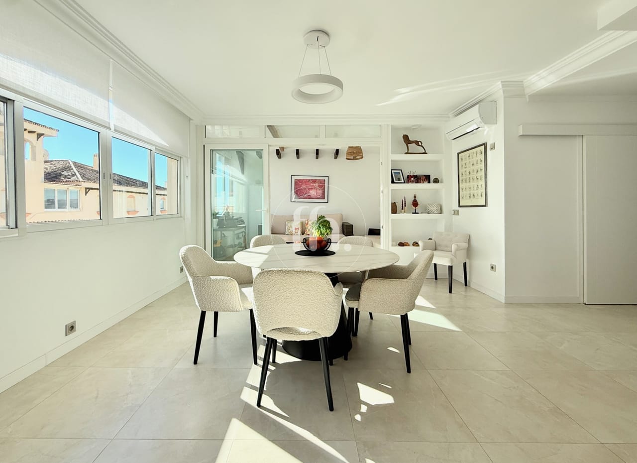 Impresionante Apartamento de Tres Dormitorios en Primera Línea de Playa en Marina Bay, Estepona - Image 7