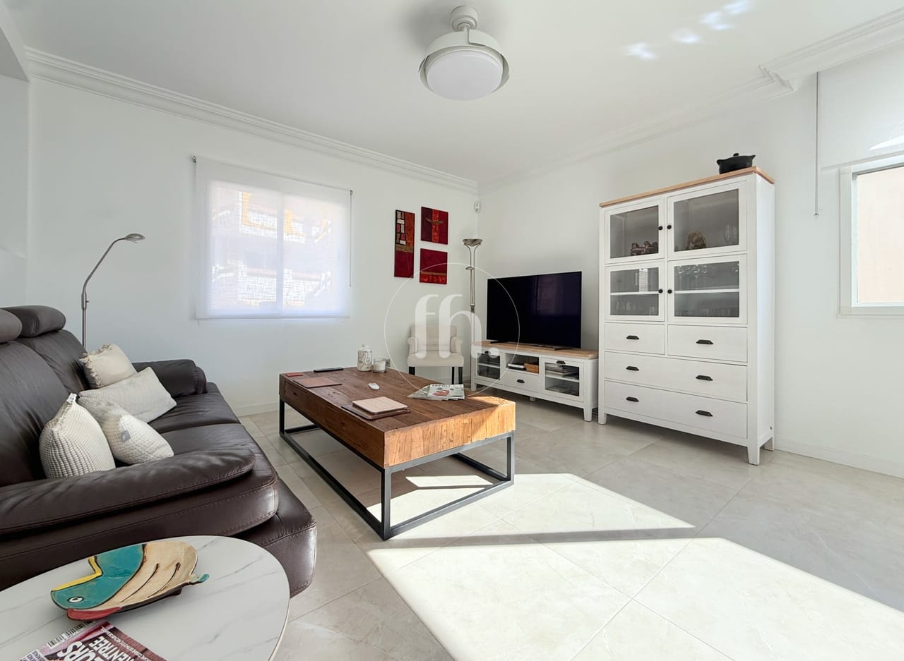 Impresionante Apartamento de Tres Dormitorios en Primera Línea de Playa en Marina Bay, Estepona - Image 9