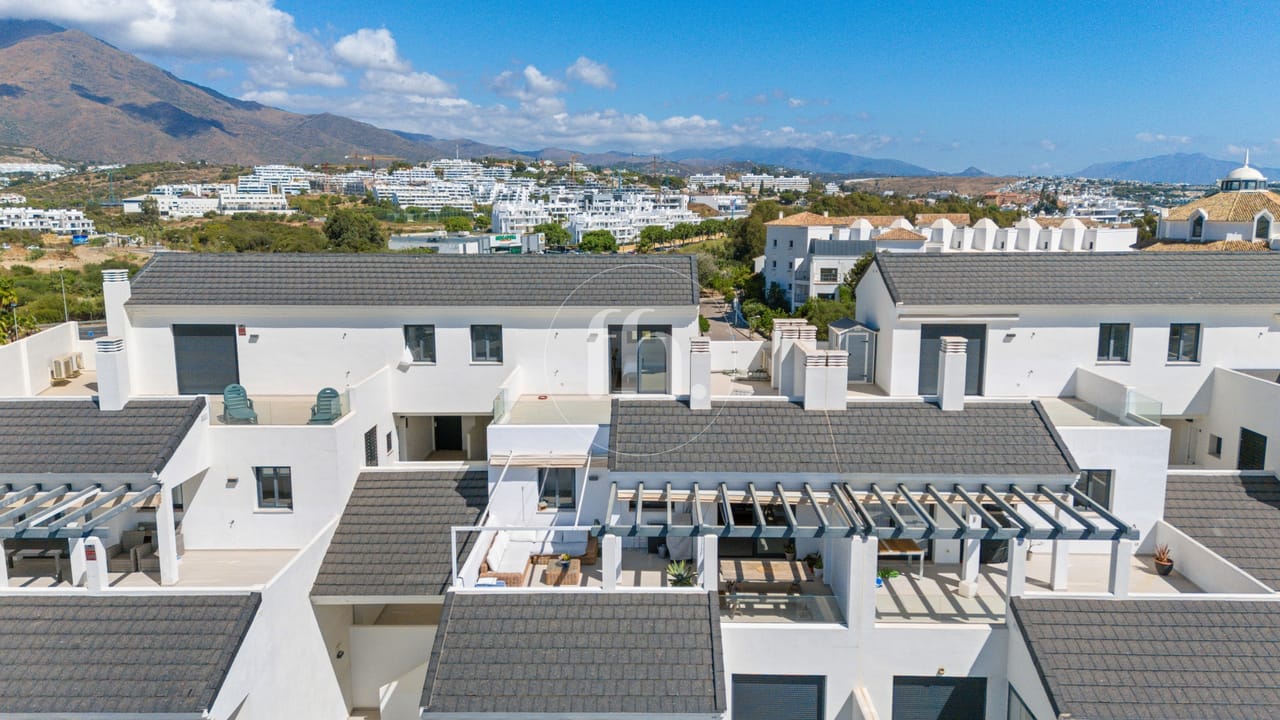 Immaculate duplex penthouse for sale in Arroyo Vaquero, Estepona - Image 14