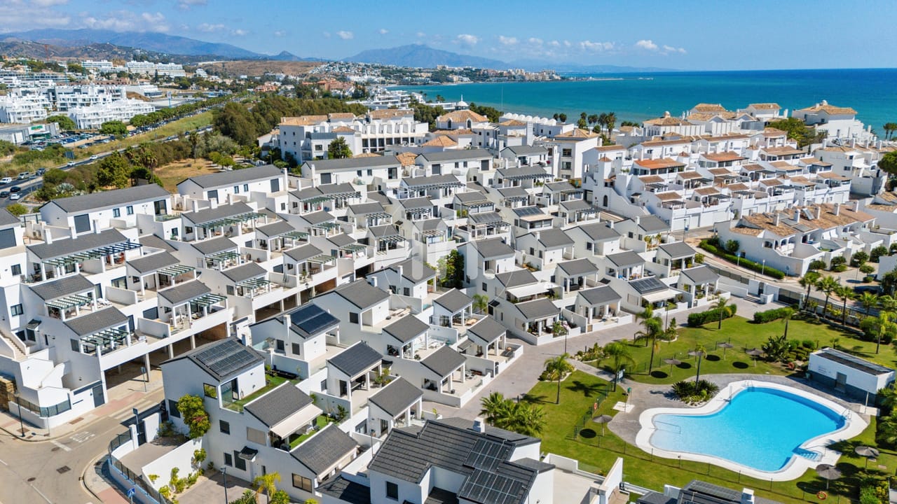 Immaculate duplex penthouse for sale in Arroyo Vaquero, Estepona - Image 31