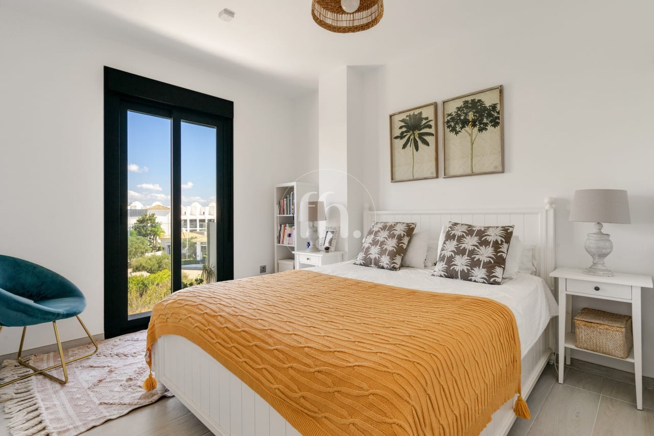 Immaculate duplex penthouse for sale in Arroyo Vaquero, Estepona - Image 16