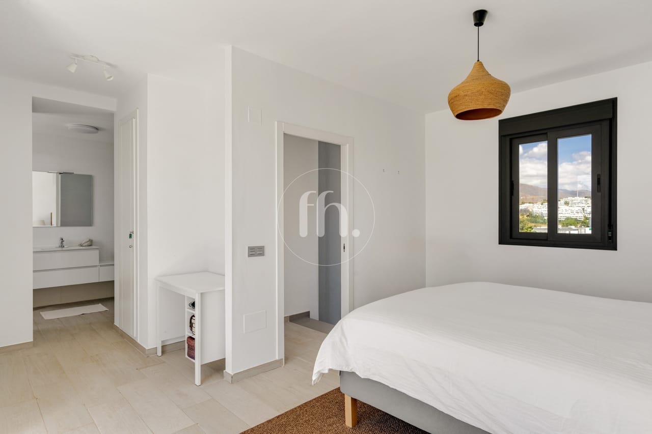 Immaculate duplex penthouse for sale in Arroyo Vaquero, Estepona - Image 26