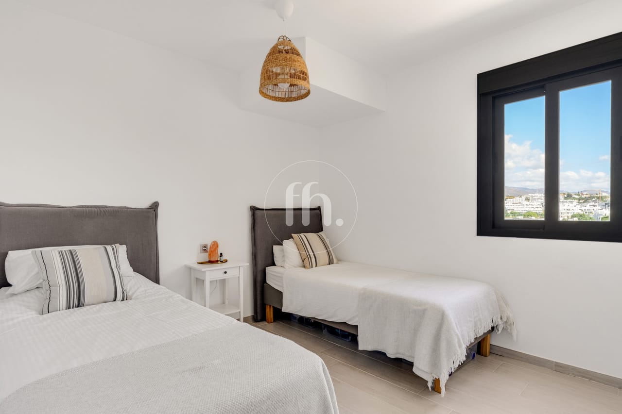 Immaculate duplex penthouse for sale in Arroyo Vaquero, Estepona - Image 30