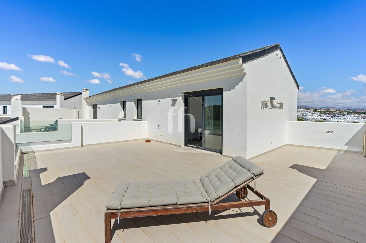 Immaculate duplex penthouse for sale in Arroyo Vaquero, Estepona - Image 24