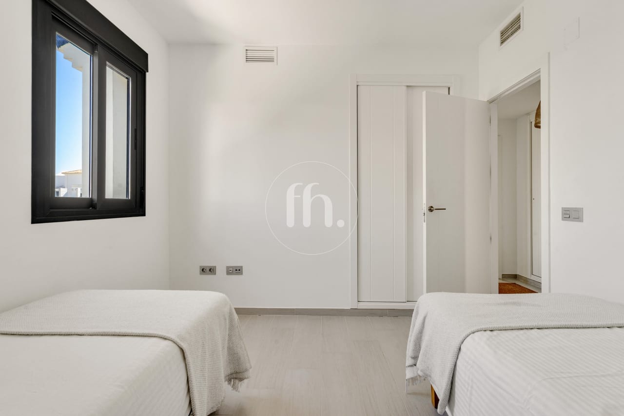 Immaculate duplex penthouse for sale in Arroyo Vaquero, Estepona - Image 32