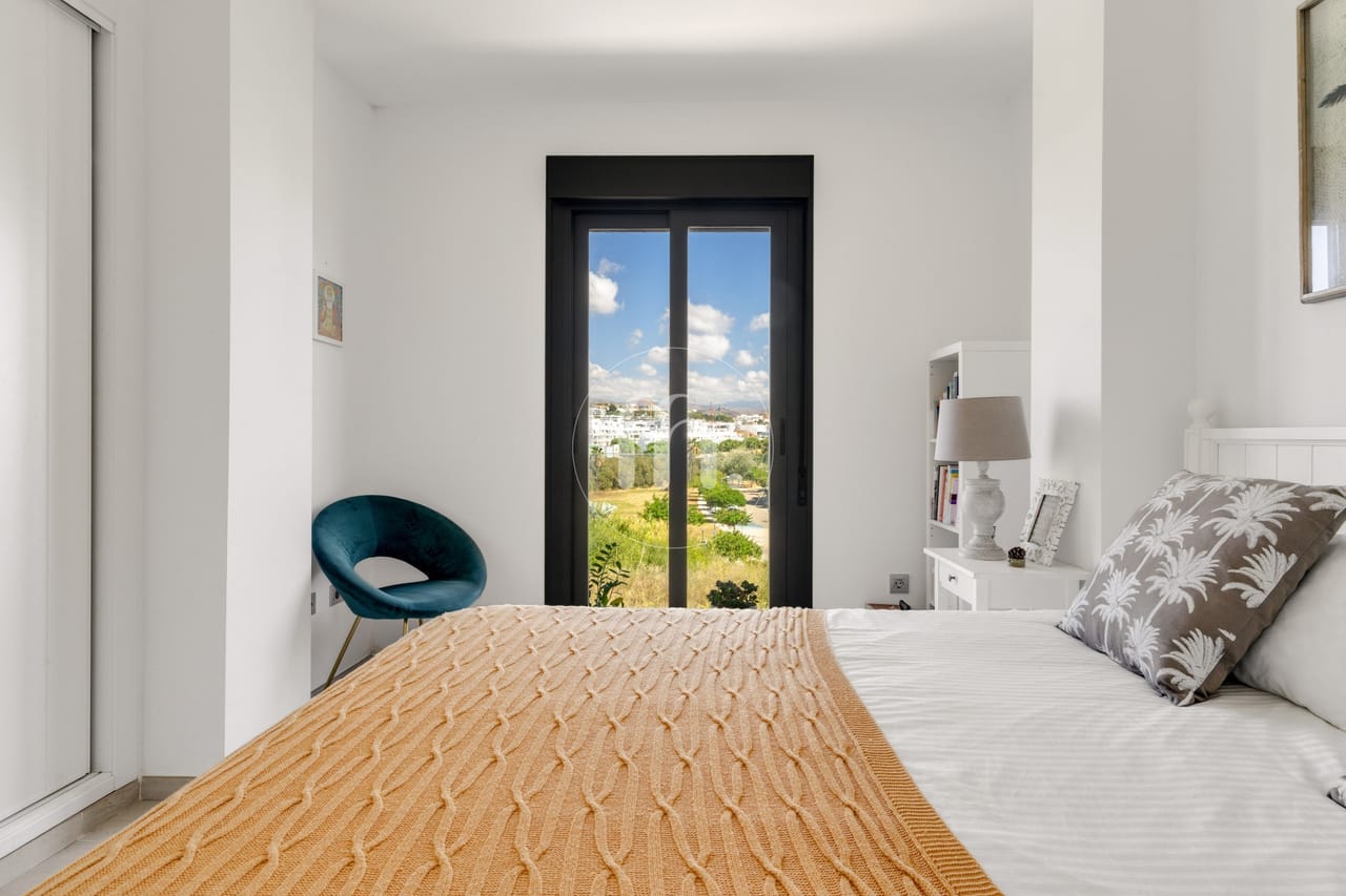 Immaculate duplex penthouse for sale in Arroyo Vaquero, Estepona - Image 17
