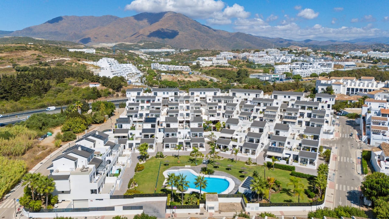 Immaculate duplex penthouse for sale in Arroyo Vaquero, Estepona - Image 35