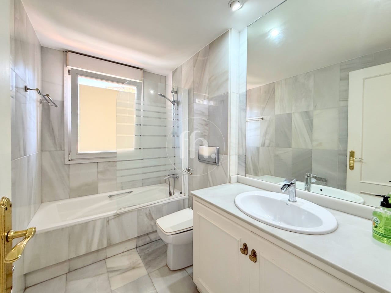 South facing apartment for sale in Estepona port with 20m2 terrace and short term rental license! - Image 19