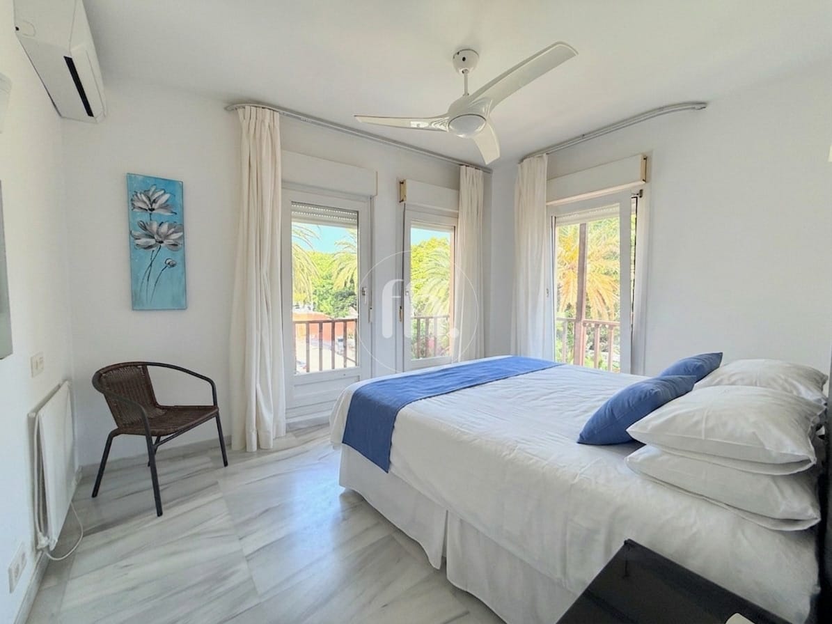 South facing apartment for sale in Estepona port with 20m2 terrace and short term rental license! - Image 20