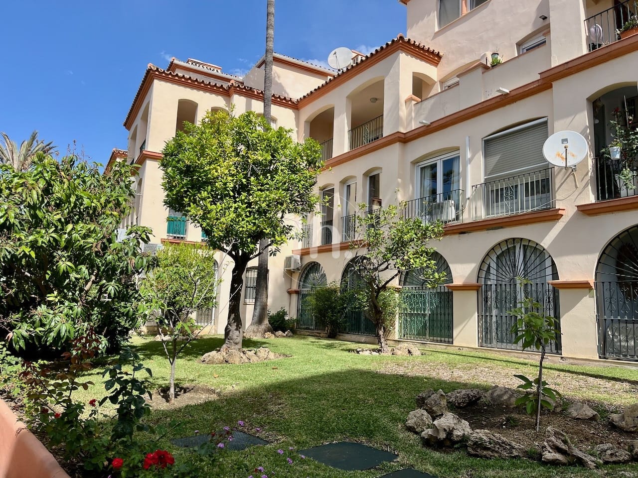 South facing apartment for sale in Estepona port with 20m2 terrace and short term rental license! - Image 26