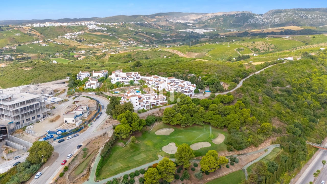 Amplio apartamento de dos dormitorios cerca de Doña Julia Golf y de la playa - Image 32