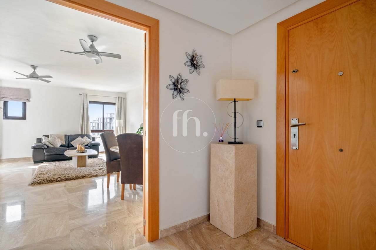 Amplio apartamento de dos dormitorios cerca de Doña Julia Golf y de la playa - Image 10