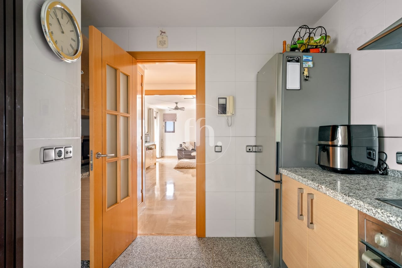 Amplio apartamento de dos dormitorios cerca de Doña Julia Golf y de la playa - Image 8