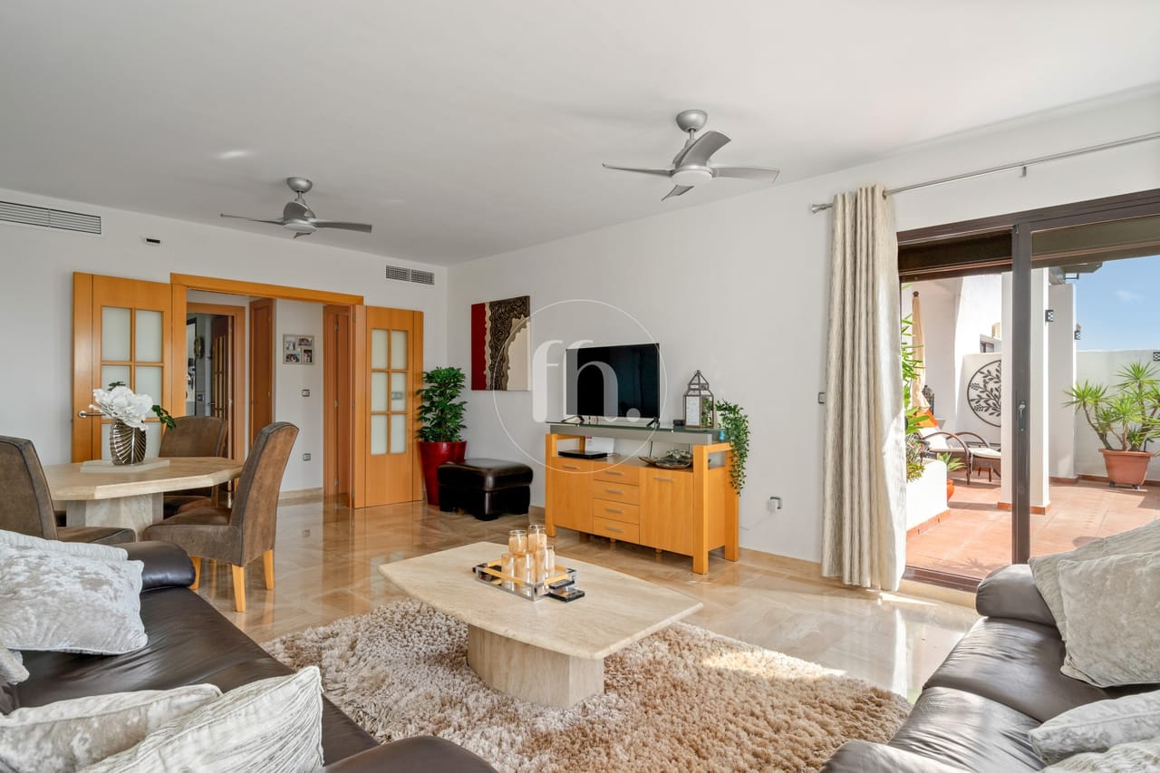 Amplio apartamento de dos dormitorios cerca de Doña Julia Golf y de la playa - Image 7