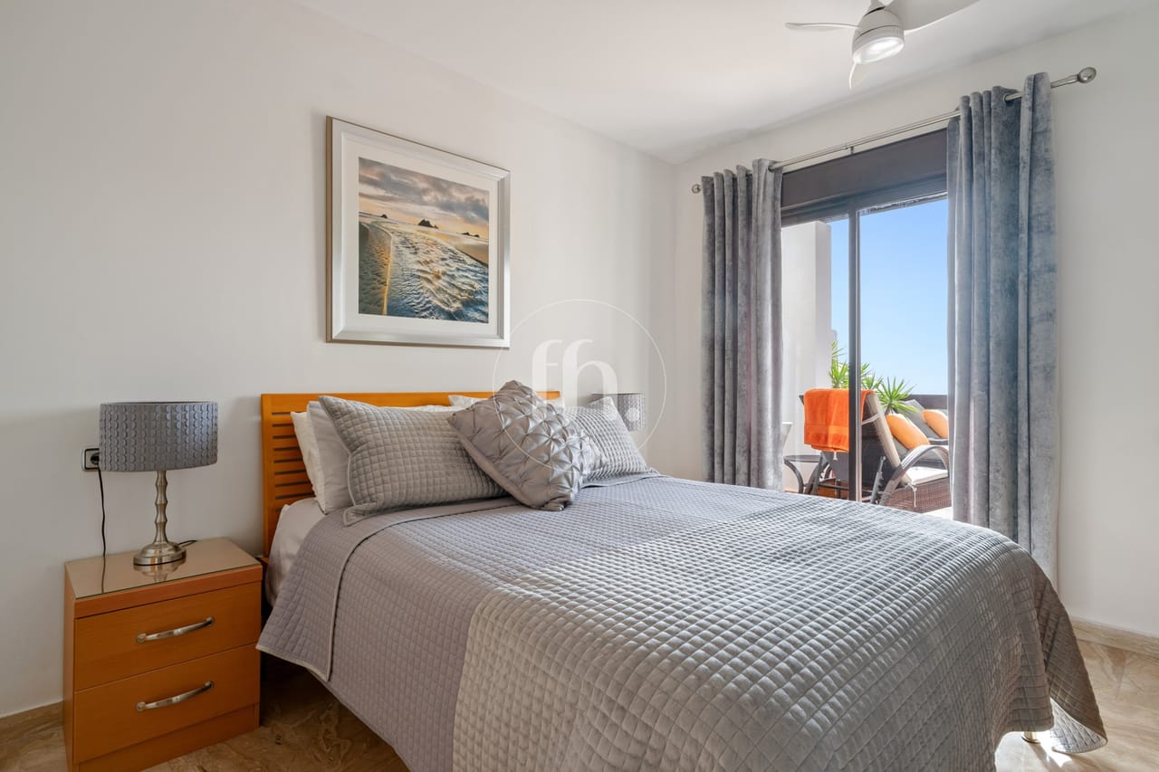 Amplio apartamento de dos dormitorios cerca de Doña Julia Golf y de la playa - Image 17