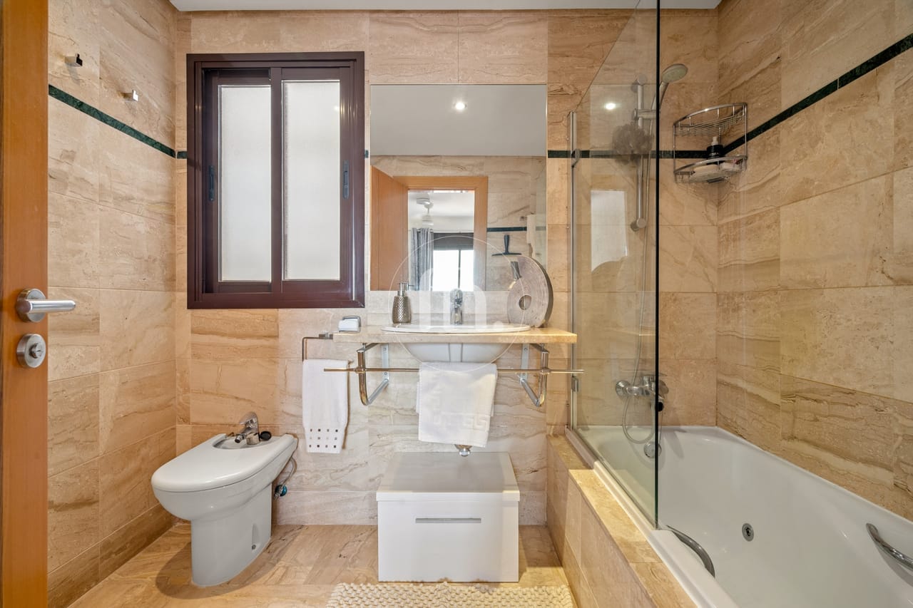 Amplio apartamento de dos dormitorios cerca de Doña Julia Golf y de la playa - Image 18
