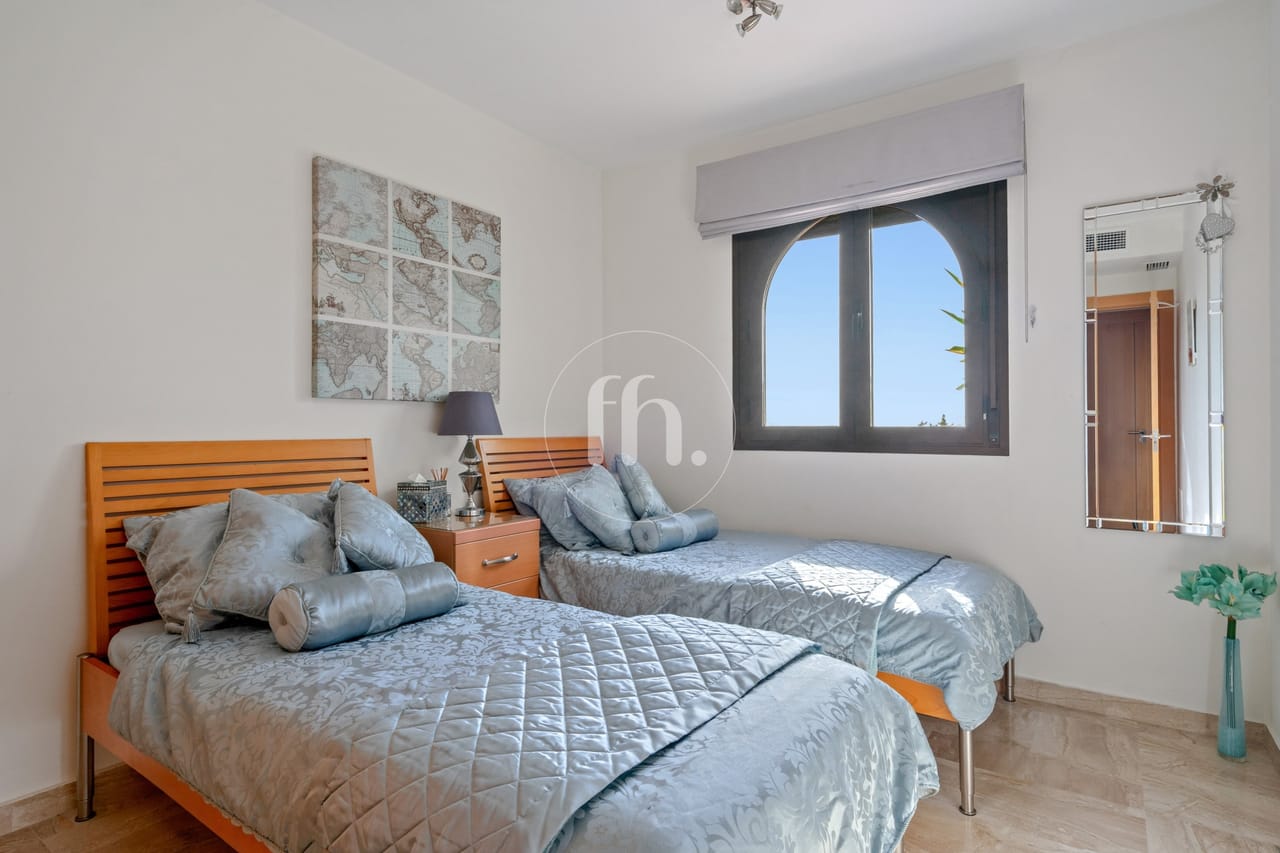 Amplio apartamento de dos dormitorios cerca de Doña Julia Golf y de la playa - Image 23