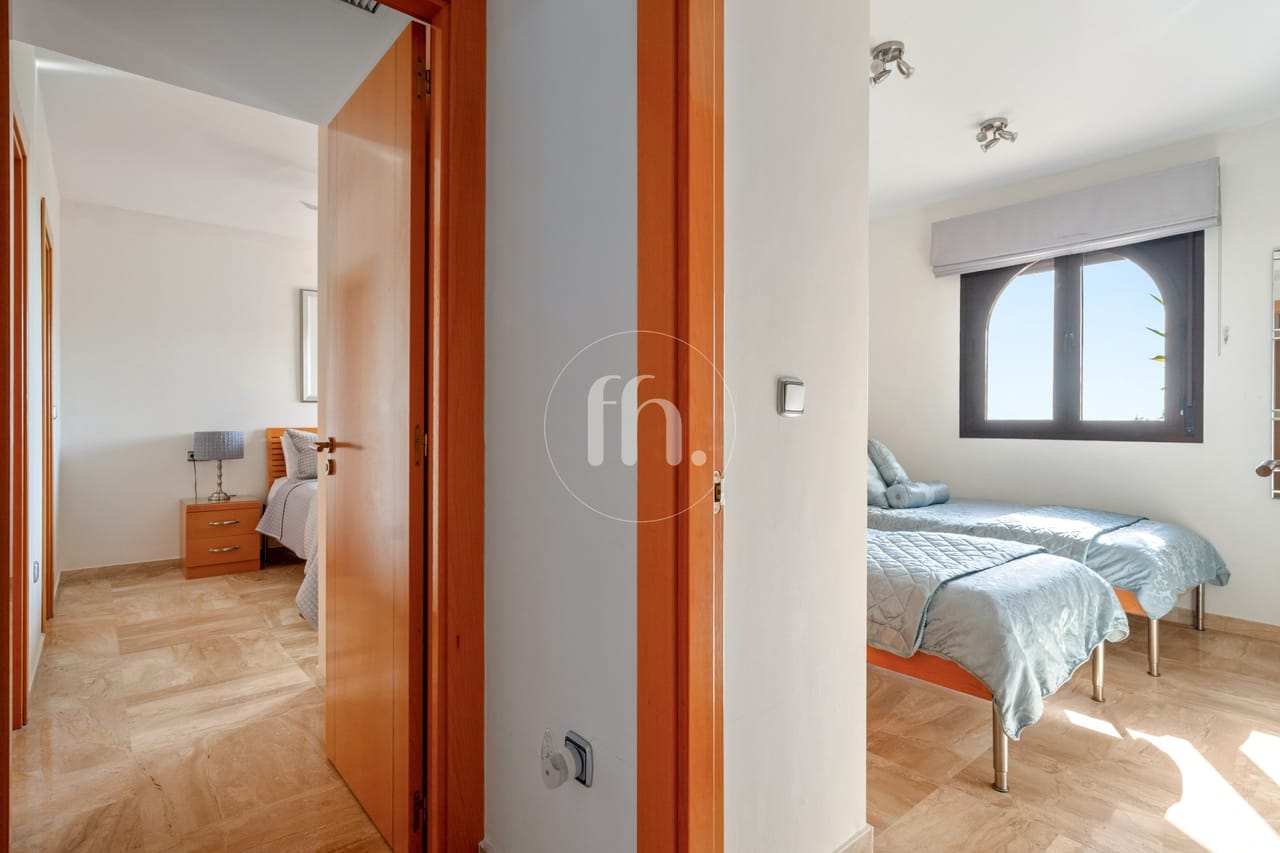 Amplio apartamento de dos dormitorios cerca de Doña Julia Golf y de la playa - Image 28