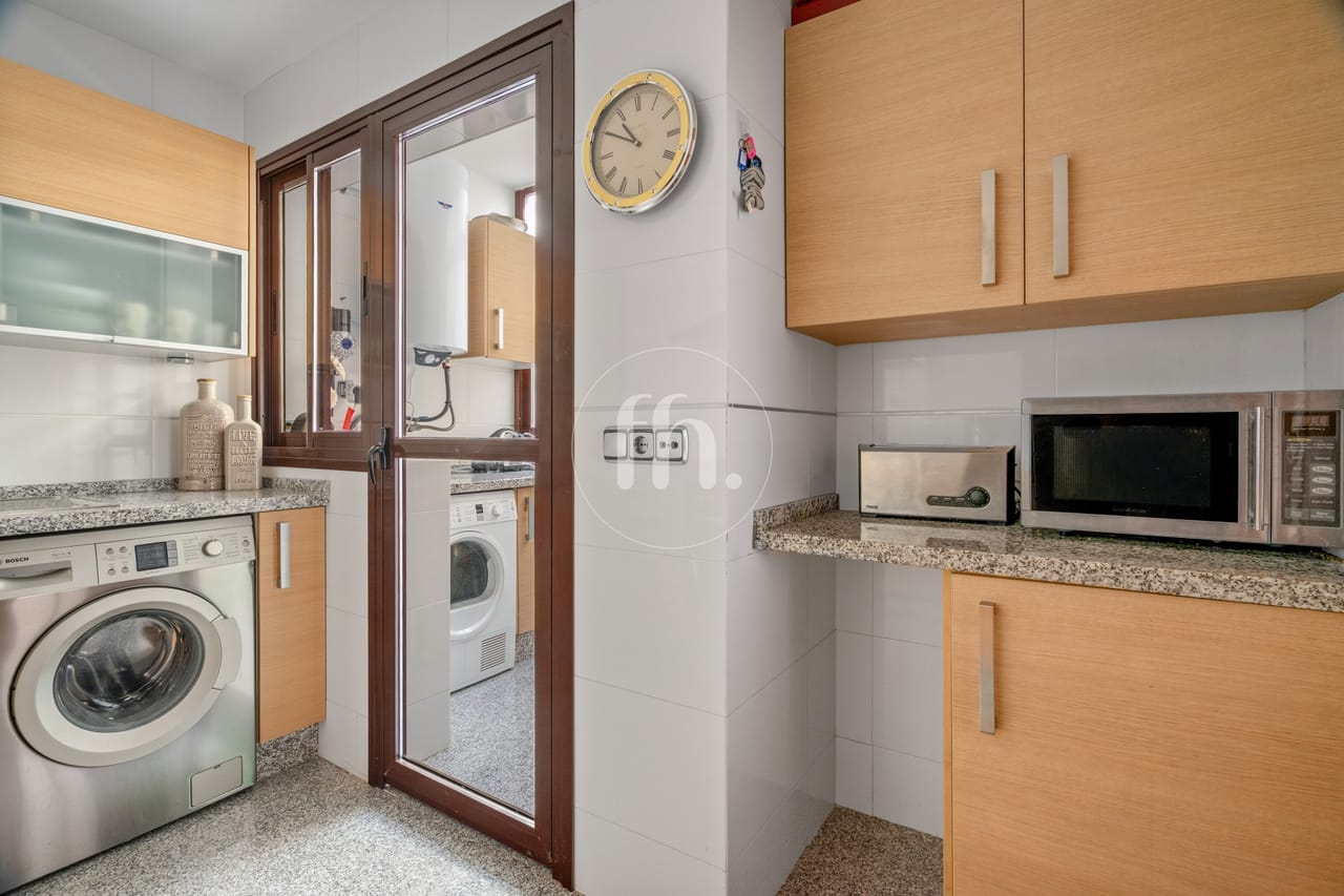 Amplio apartamento de dos dormitorios cerca de Doña Julia Golf y de la playa - Image 30