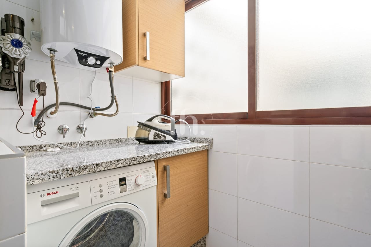 Amplio apartamento de dos dormitorios cerca de Doña Julia Golf y de la playa - Image 29