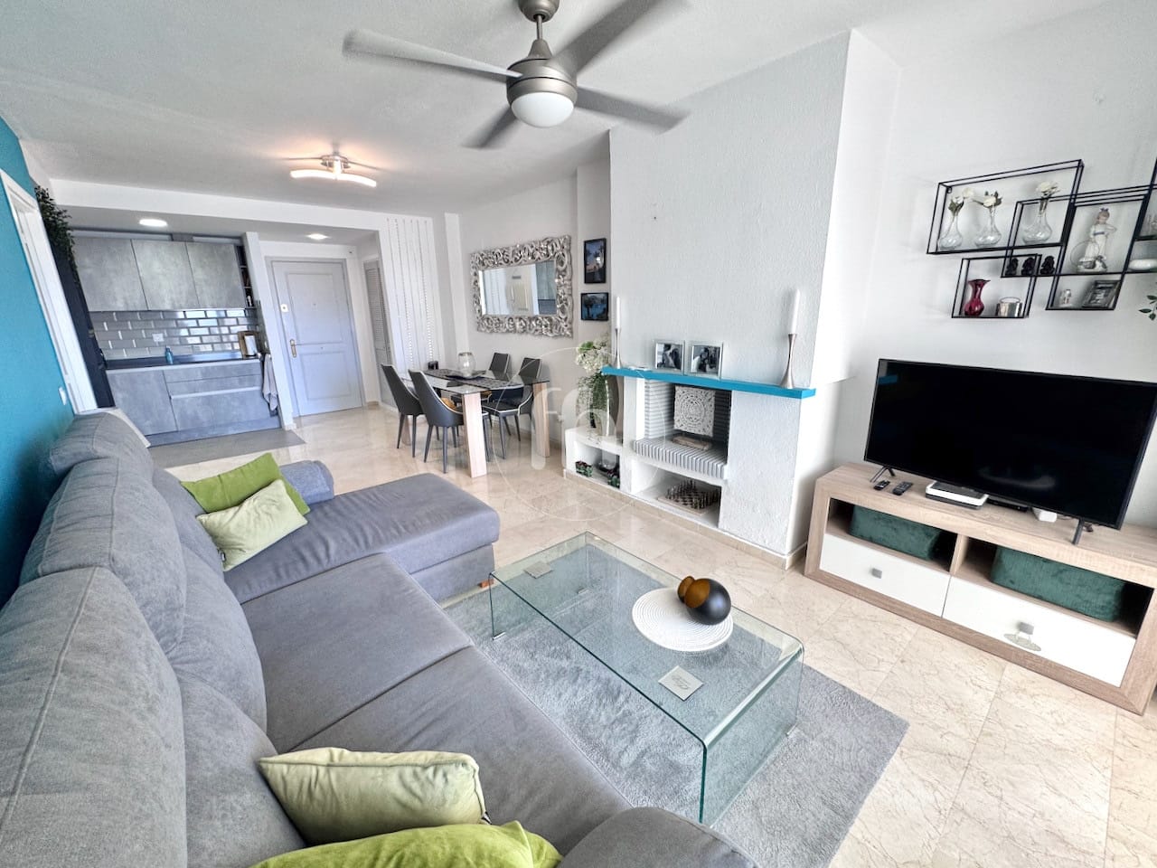 Fantastico apartamento de un dormitorio frente al puerto de Estepona con vistas al mar - Image 13