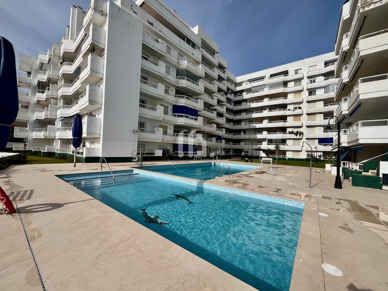 Fantastico apartamento de un dormitorio frente al puerto de Estepona con vistas al mar - Image 6