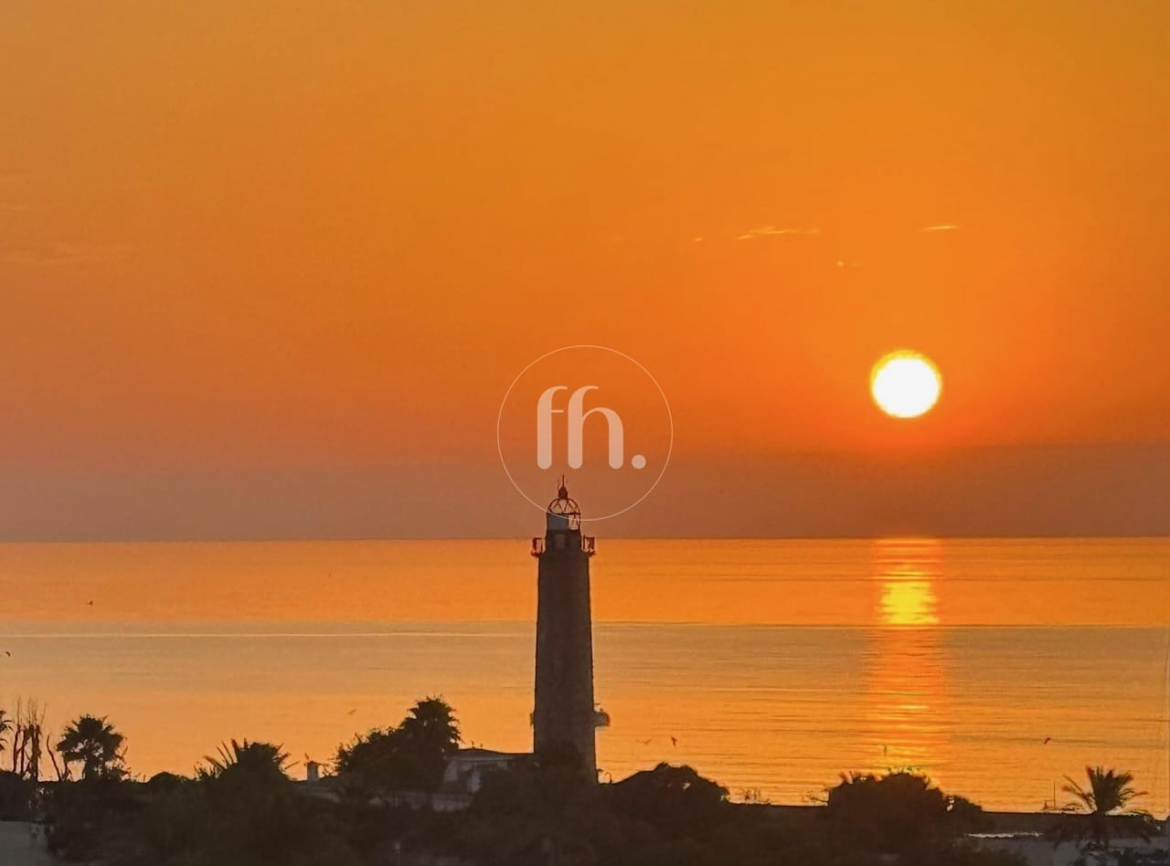 Fantastic three bedroom apartment with stunning marina and sea views next to Estepona Port - Image 11