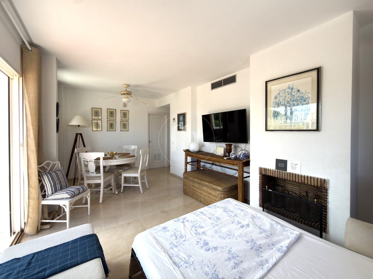 Spacious penthouse with beautiful open views and tourist licence in Estepona Golf - Image 4