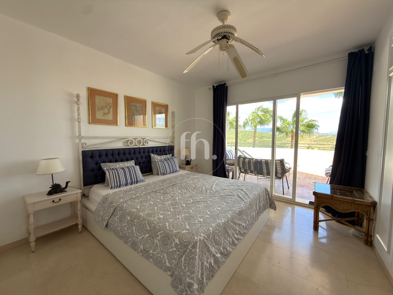 Spacious penthouse with beautiful open views and tourist licence in Estepona Golf - Image 7