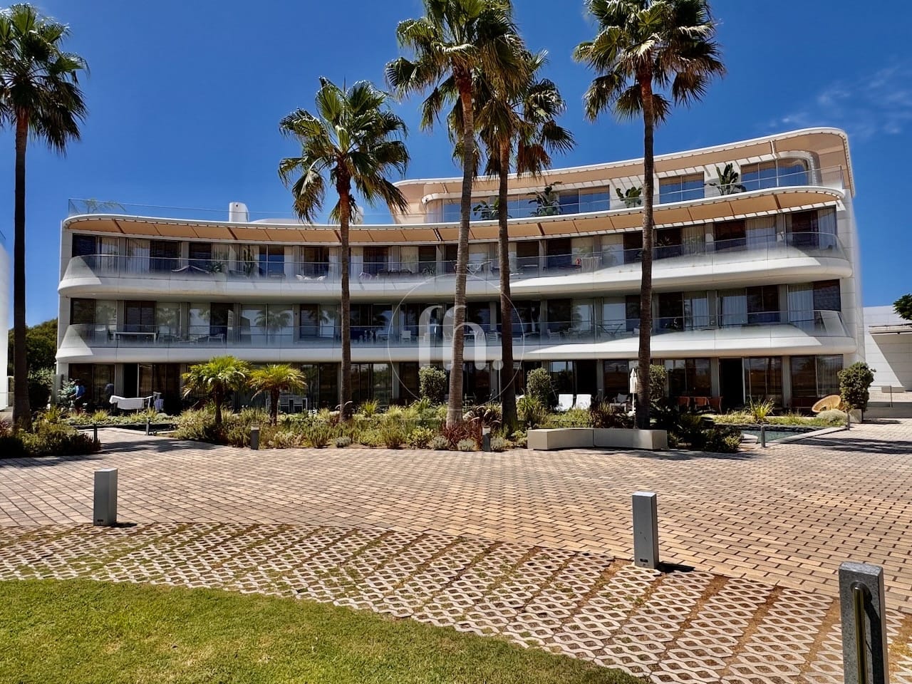 A stunning 2-bedroom frontline beach apartment in The Edge, Estepona. - Image 17