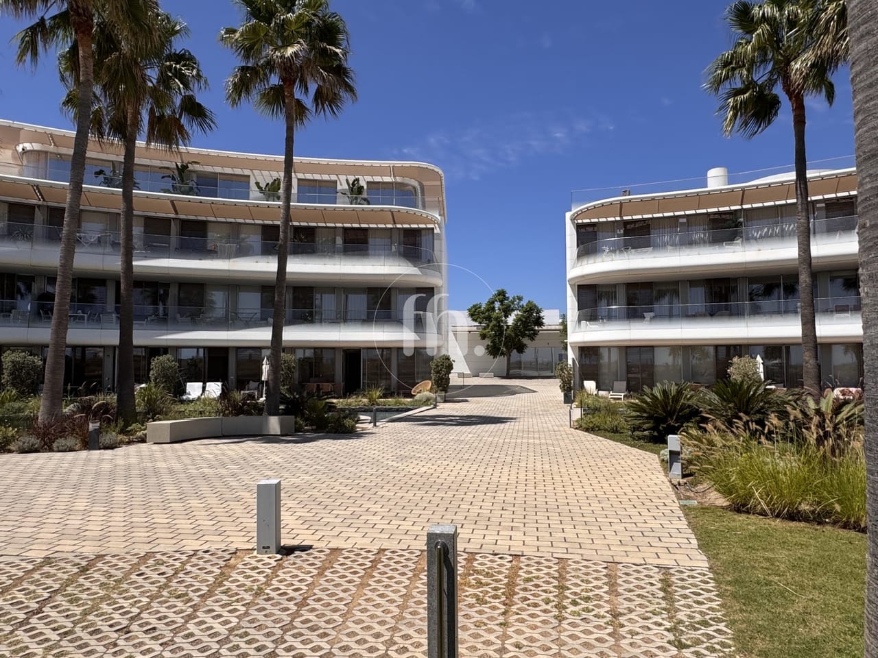 A stunning 2-bedroom frontline beach apartment in The Edge, Estepona. - Image 19