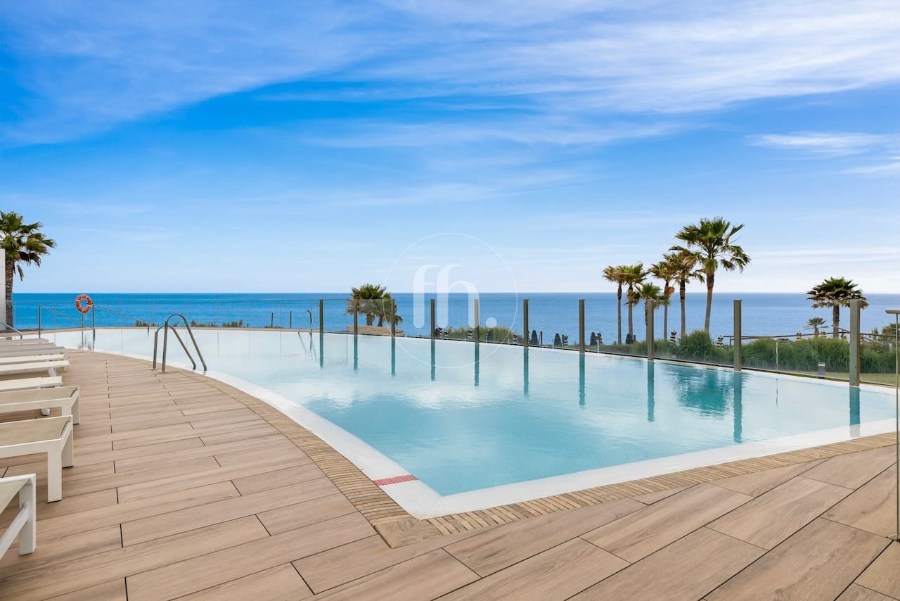 A stunning 2-bedroom frontline beach apartment in The Edge, Estepona. - Image 14