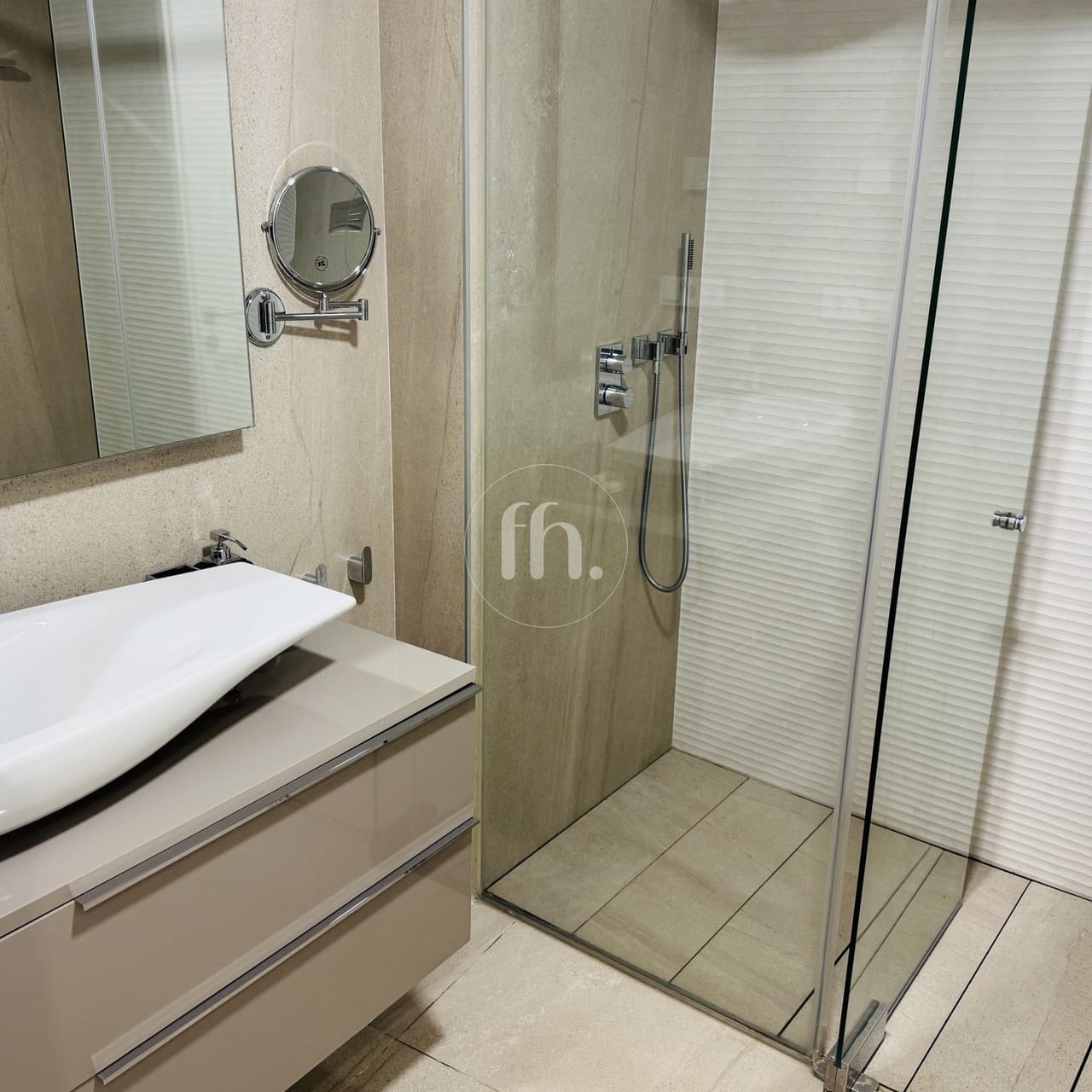 A stunning 2-bedroom frontline beach apartment in The Edge, Estepona. - Image 12