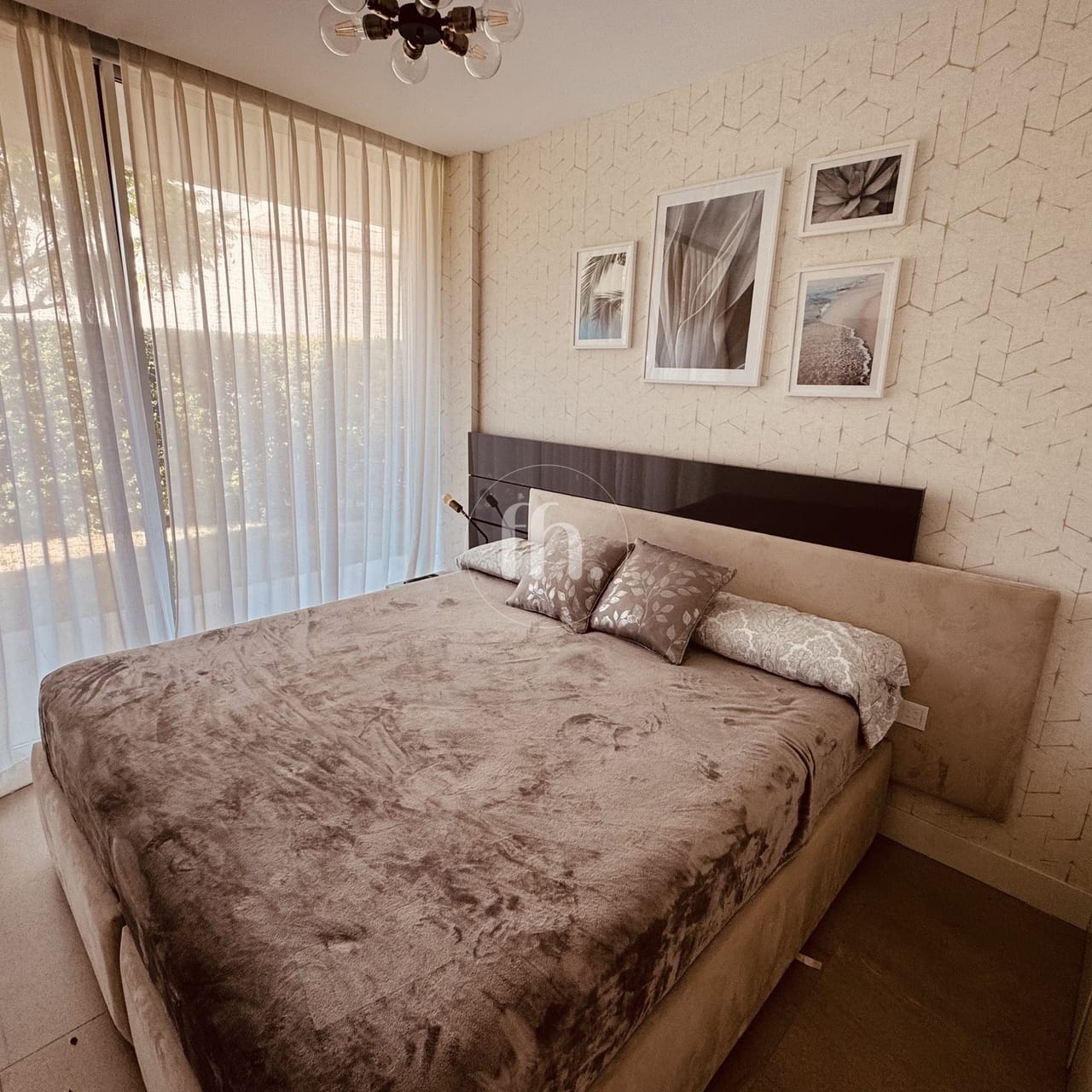 A stunning 2-bedroom frontline beach apartment in The Edge, Estepona. - Image 9