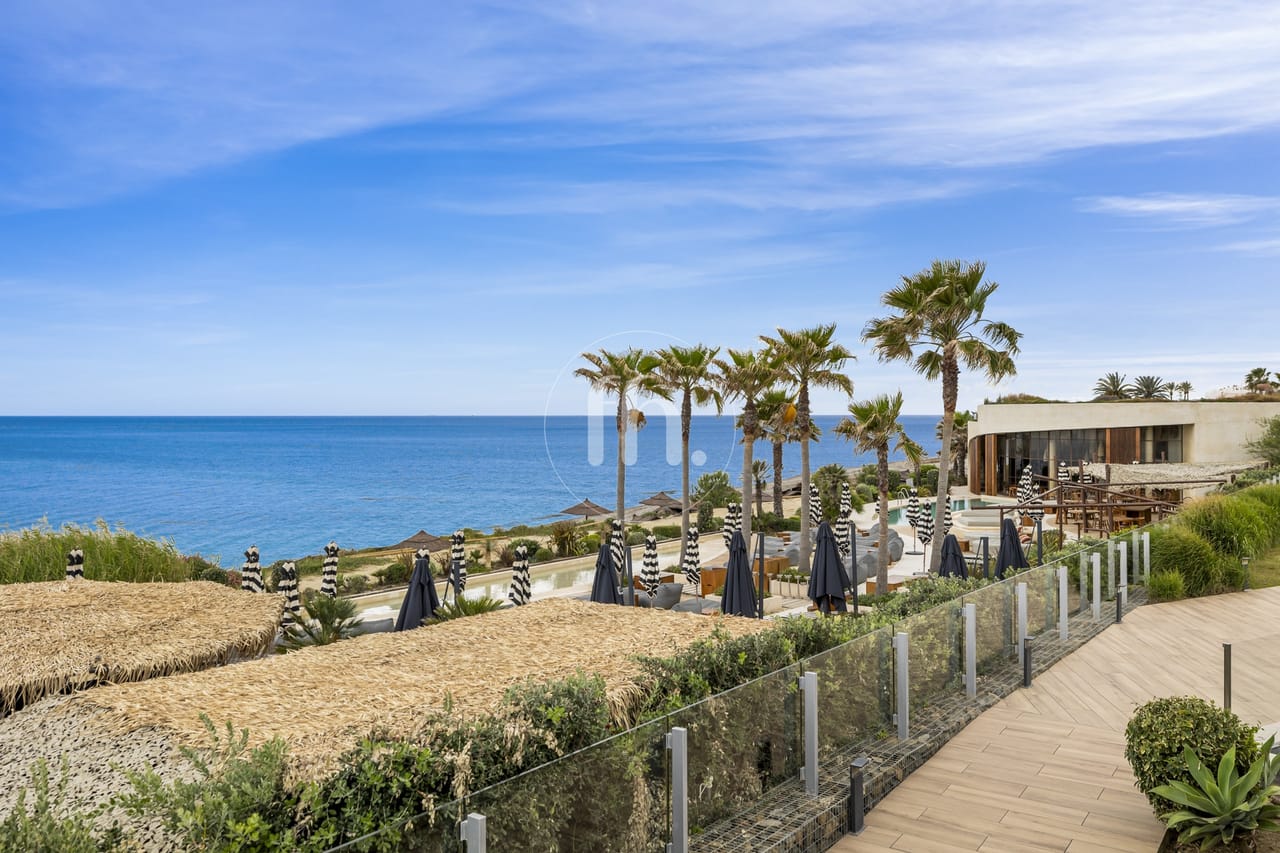 A stunning 2-bedroom frontline beach apartment in The Edge, Estepona. - Image 21
