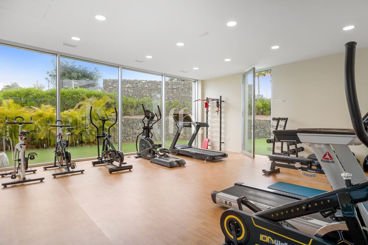 A stunning 2-bedroom frontline beach apartment in The Edge, Estepona. - Image 22