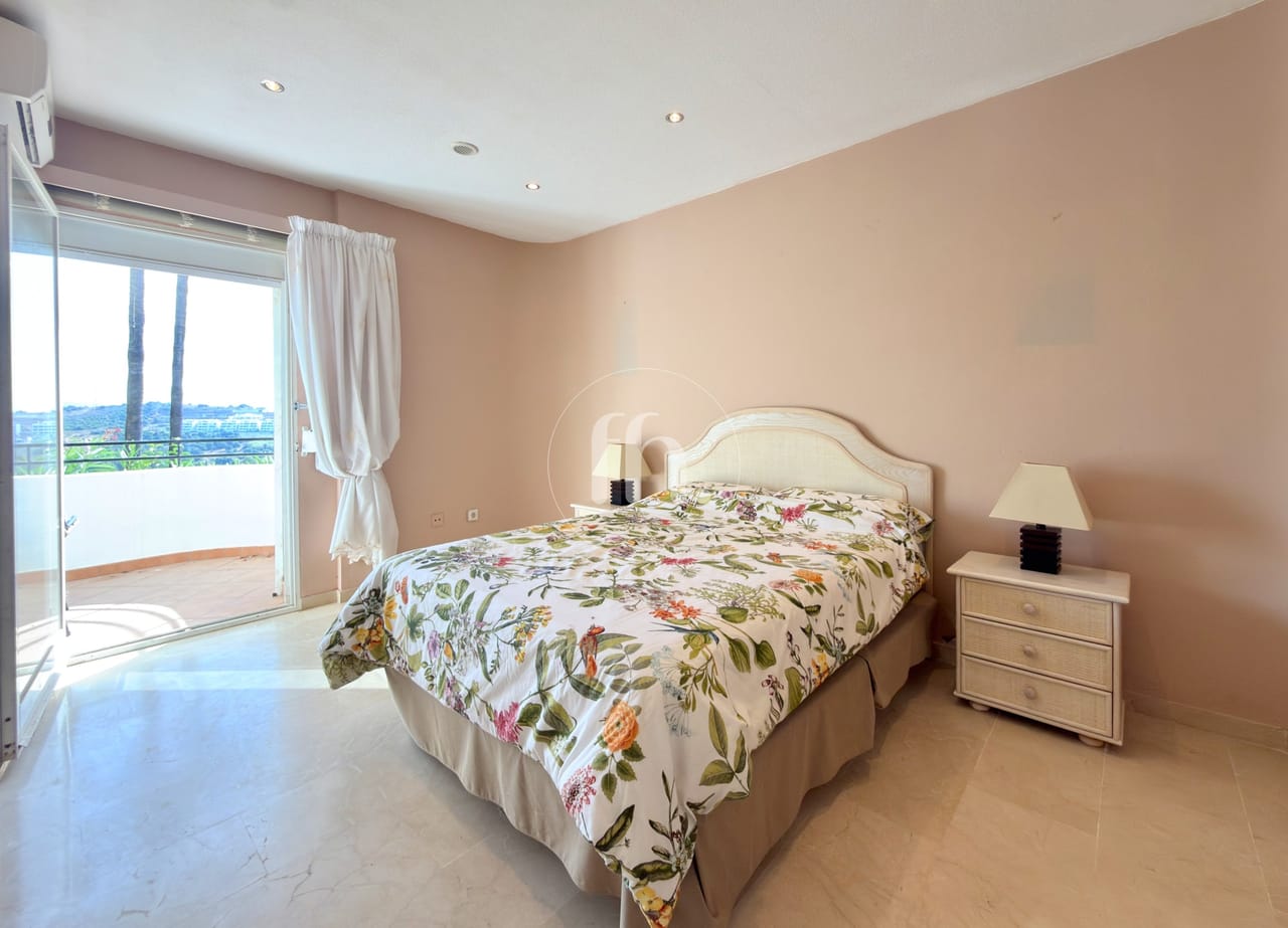Spacious ground floor apartment with open views in Estepona Golf - Image 11