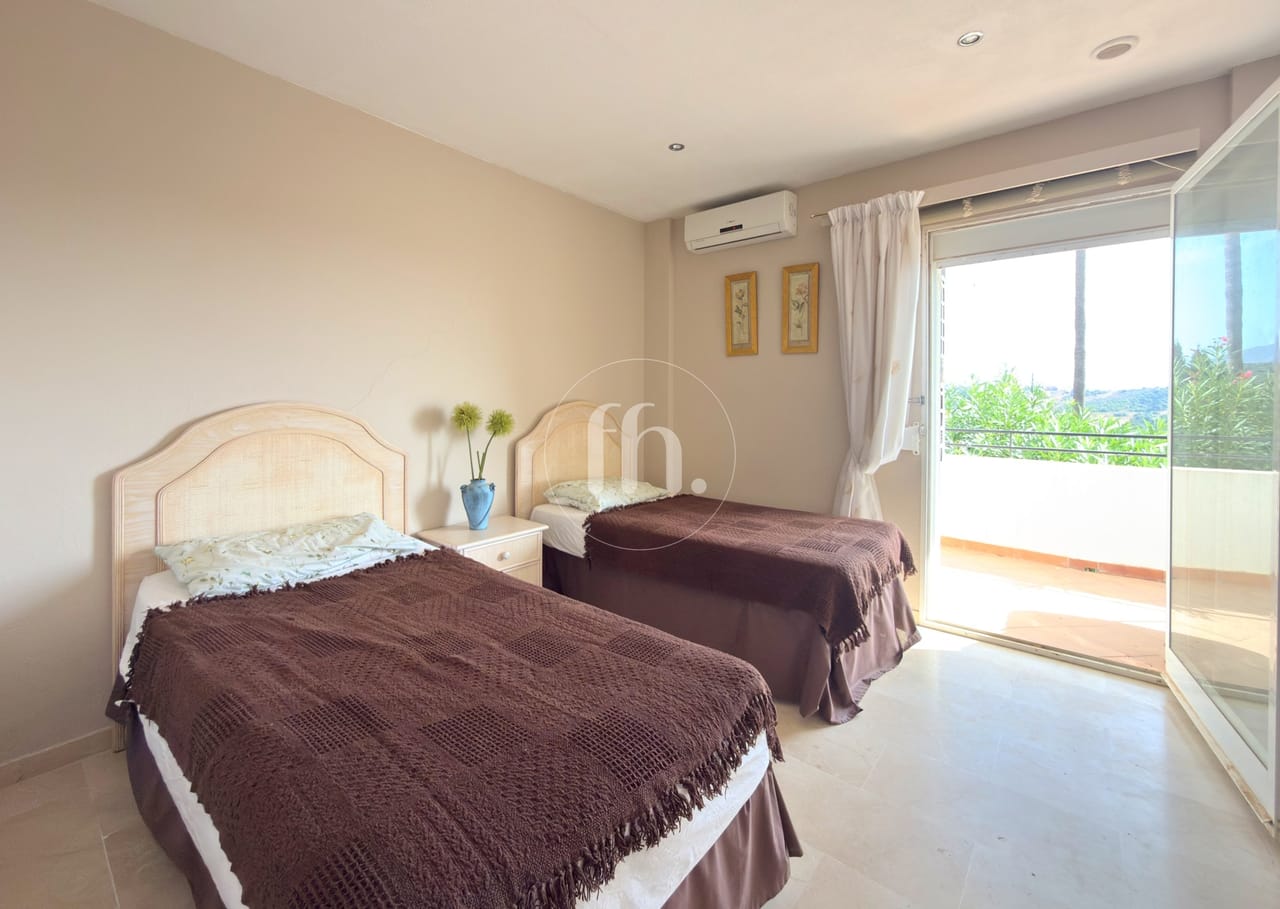 Spacious ground floor apartment with open views in Estepona Golf - Image 10