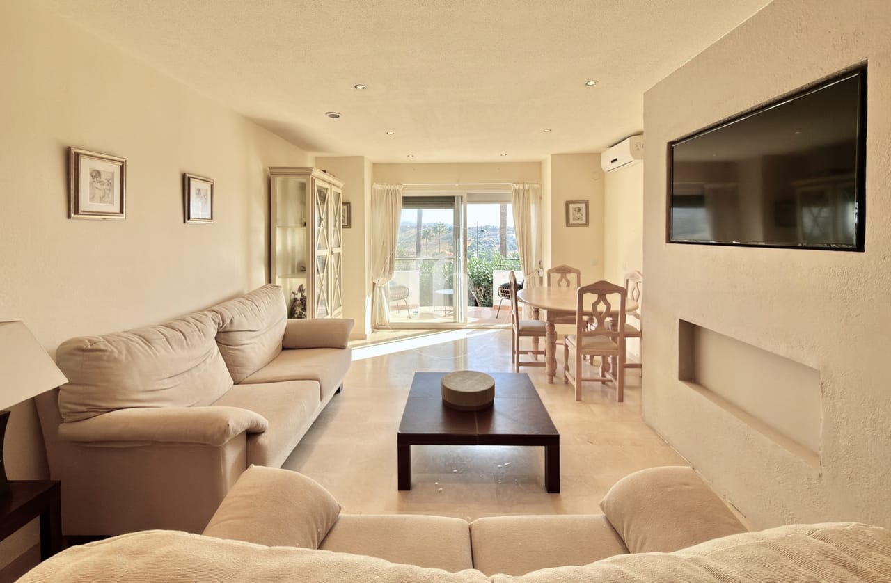 Spacious ground floor apartment with open views in Estepona Golf - Image 2