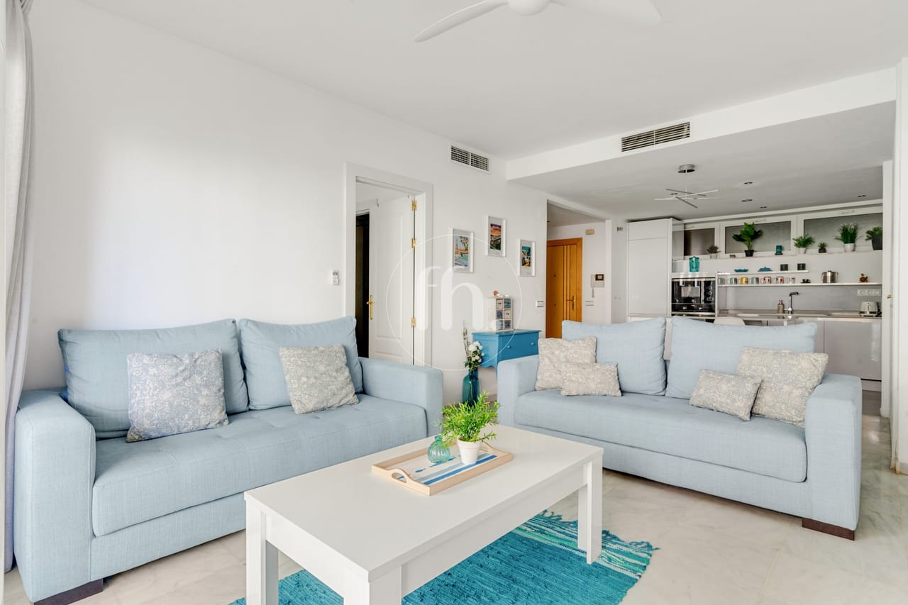 Superb frontline beach apartment for sale in El Coral Estepona, Playa del Cristo - Image 11