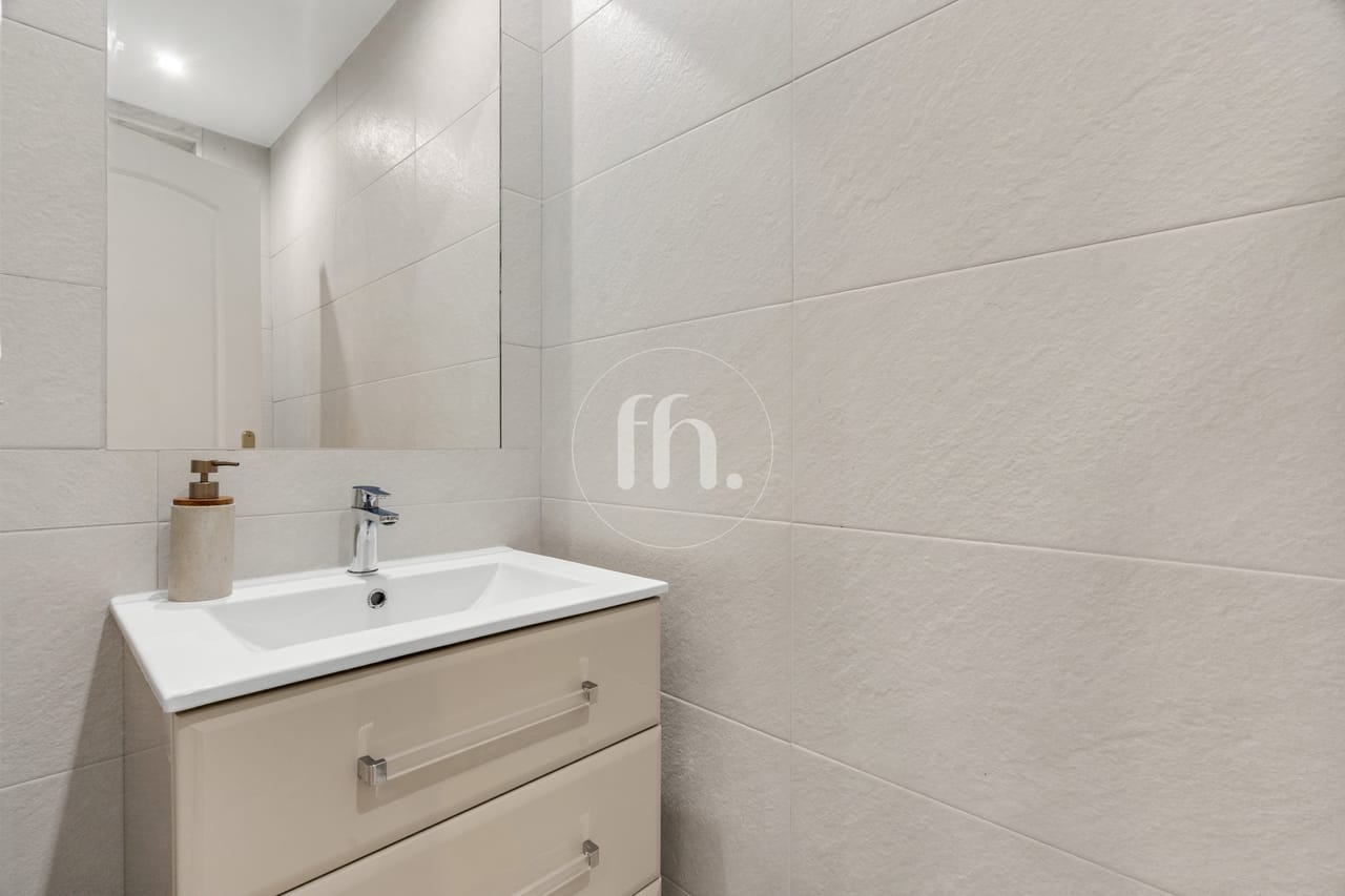 Superb frontline beach apartment for sale in El Coral Estepona, Playa del Cristo - Image 18