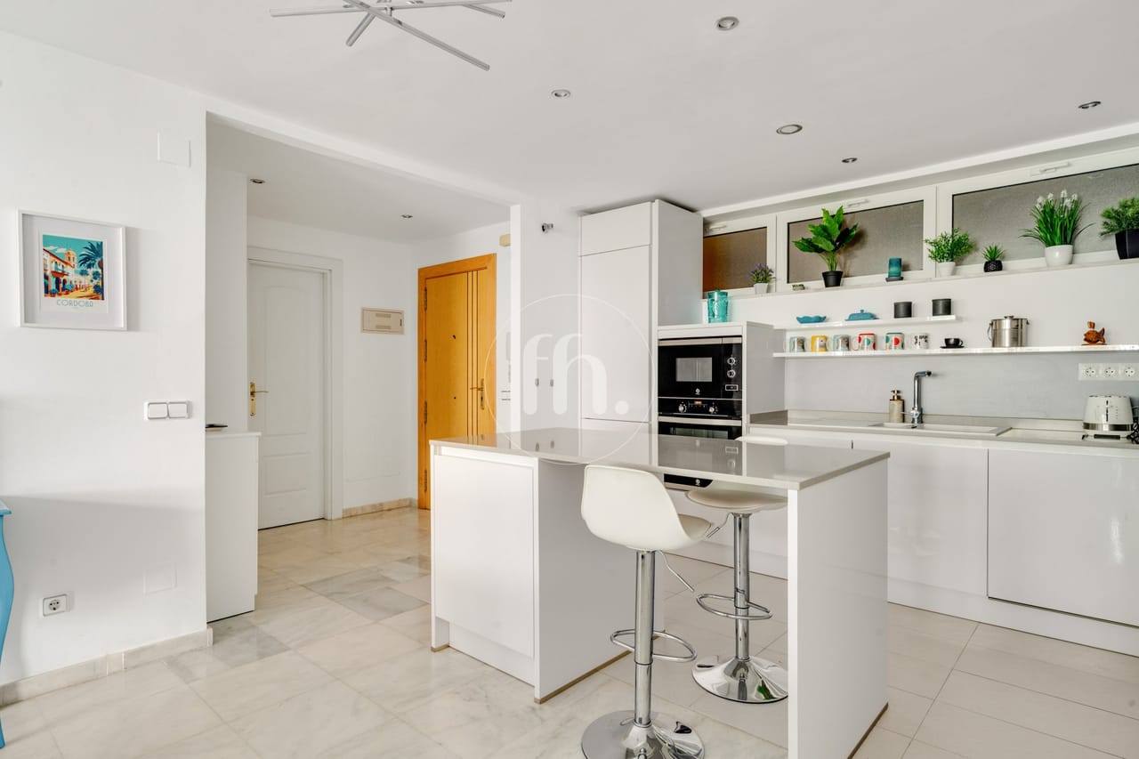 Superb frontline beach apartment for sale in El Coral Estepona, Playa del Cristo - Image 7