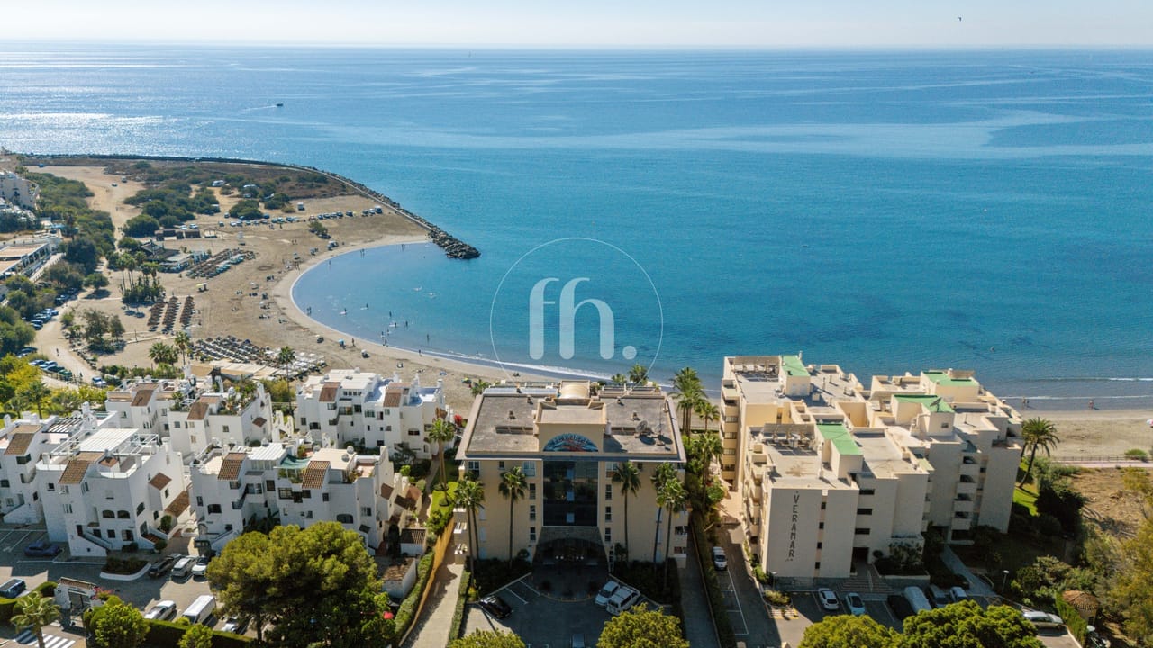 Superb frontline beach apartment for sale in El Coral Estepona, Playa del Cristo