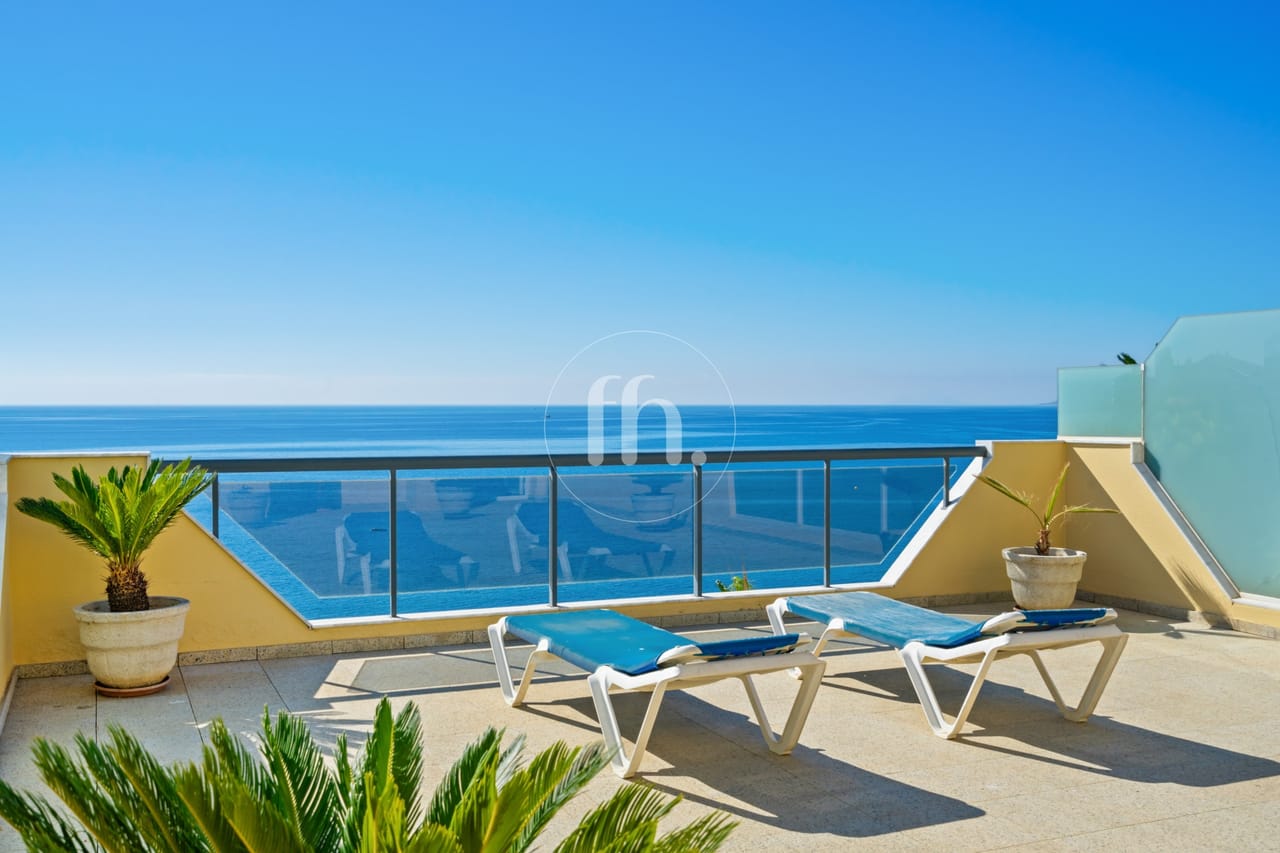 Superb frontline beach apartment for sale in El Coral Estepona, Playa del Cristo - Image 19