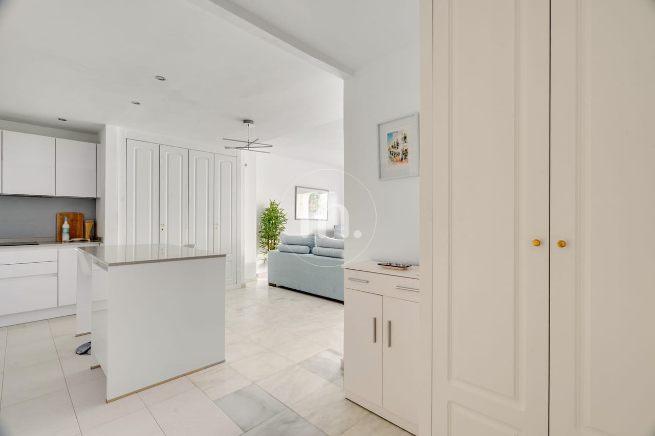 Superb frontline beach apartment for sale in El Coral Estepona, Playa del Cristo - Image 17