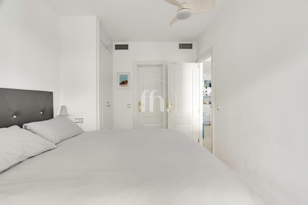 Superb frontline beach apartment for sale in El Coral Estepona, Playa del Cristo - Image 15