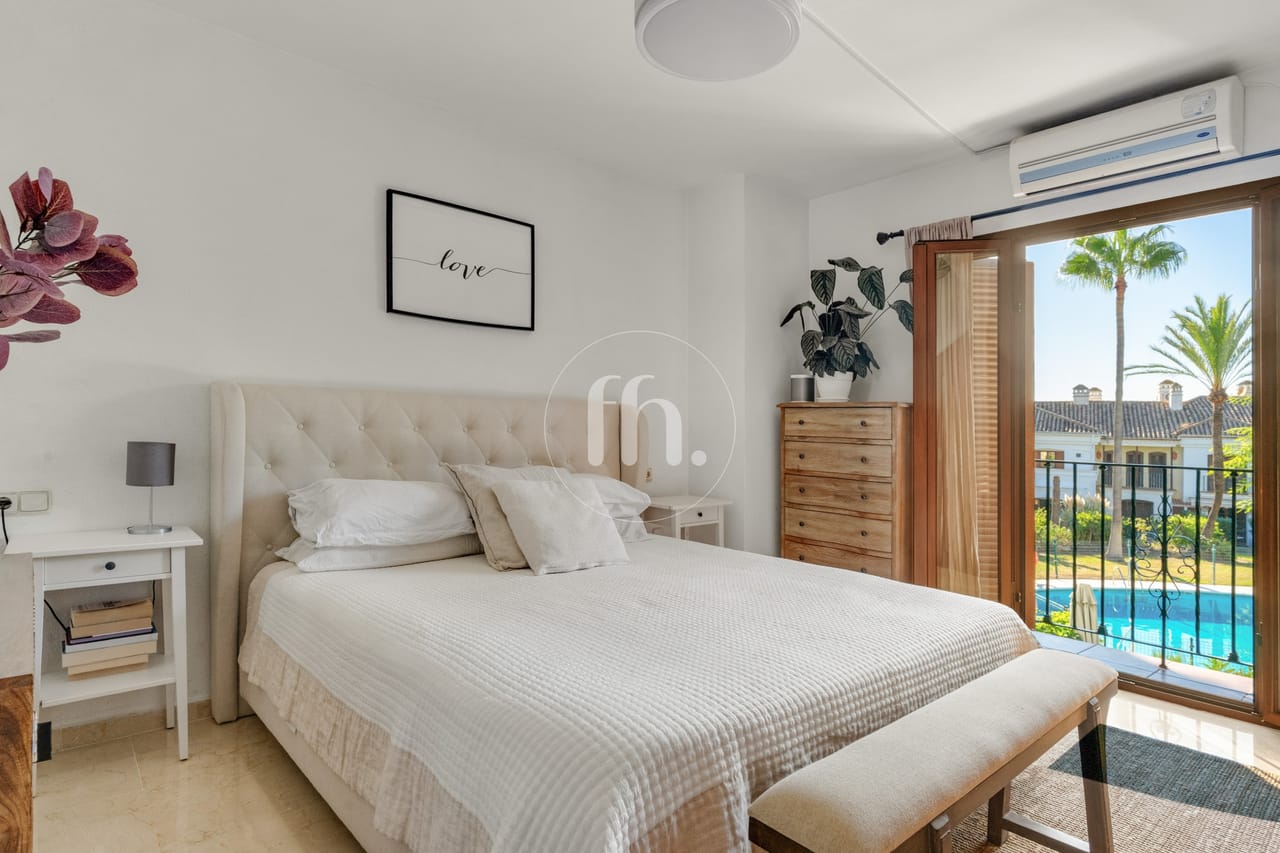 Stunning Beachside Townhouse in Laguna Beach, Estepona - Image 7